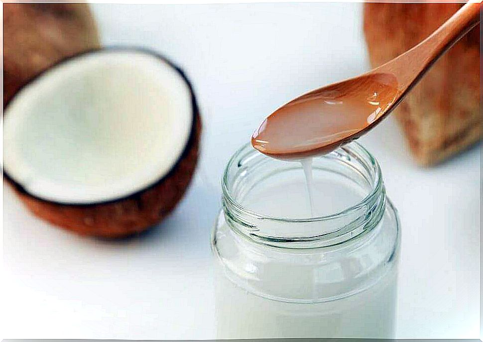 Using coconut oil as a hair mask