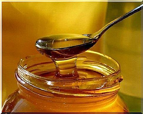 Honey is one of the natural remedies for coughs