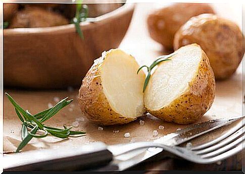 Delicious dishes such as potatoes from the oven