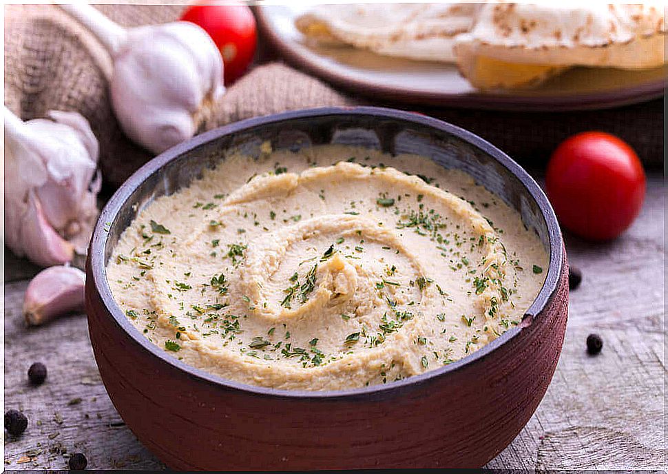 Homemade hummus is one of the ideas for dinner when you are on a diet