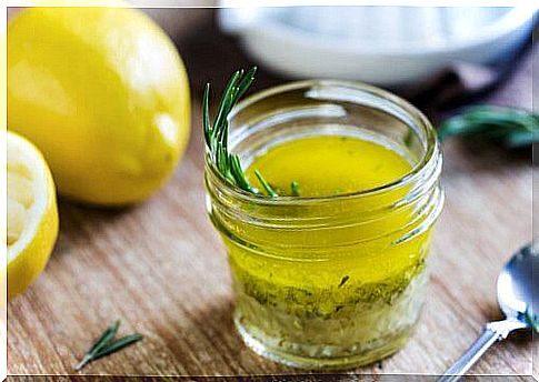 A sip of this mixture of lemon and olive oil rejuvenates and cleanses your liver