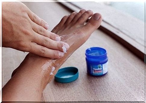 Vicks VapoRub for swimmer's eczema