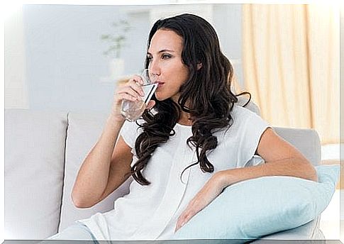 Drinking water for bleeding hemorrhoids