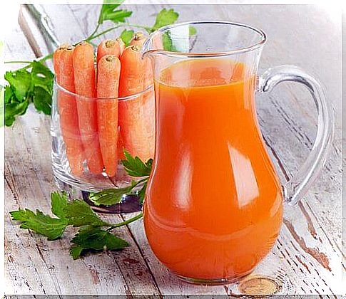 Carrot juice with carrots