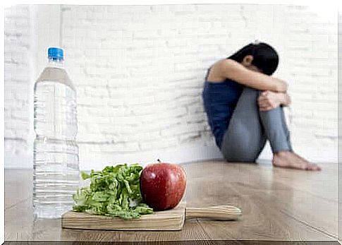 Woman only eats lettuce and some water