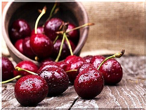 Bowl with cherries