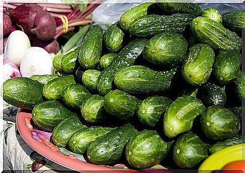 Store cucumbers on a plate