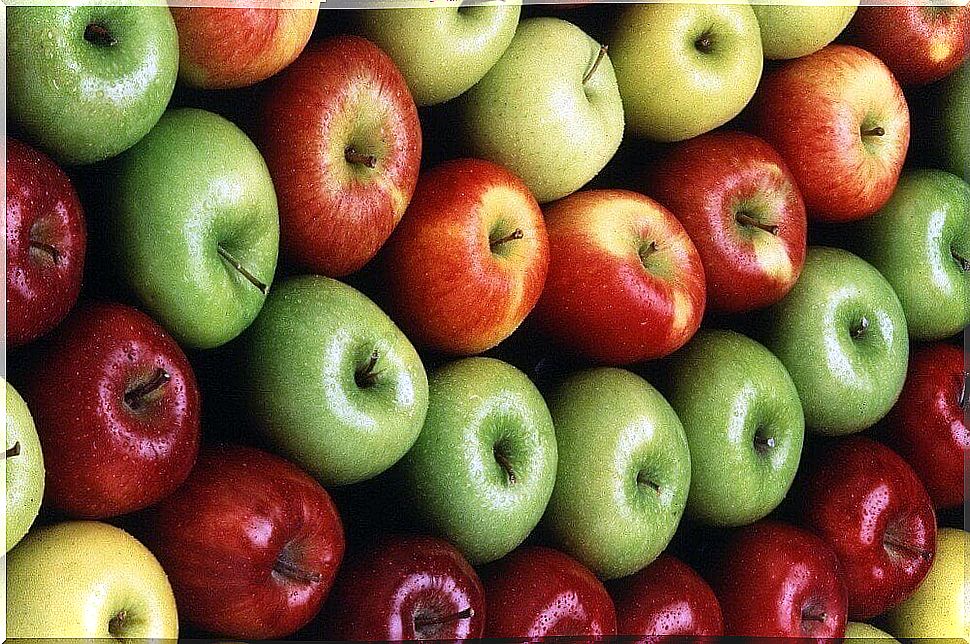 Red and green apples