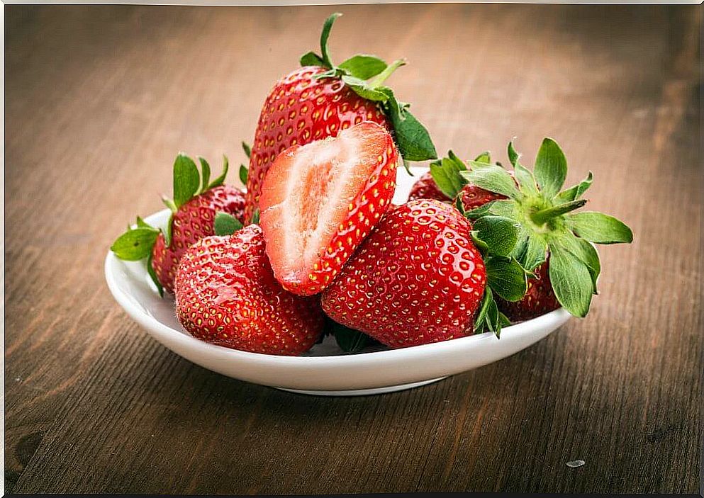 Bowl with strawberries