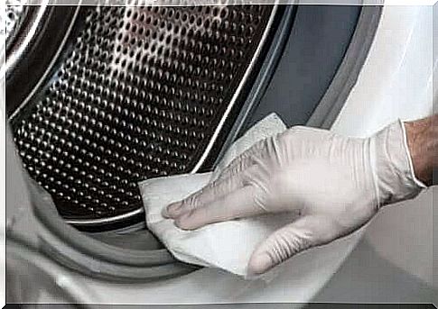 Cleaning a washing machine