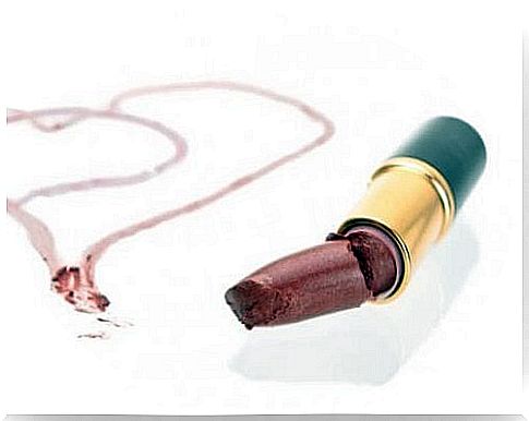 How to reuse your broken lipstick