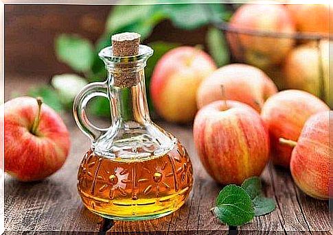 Apple cider vinegar is one of the natural remedies for bursitis