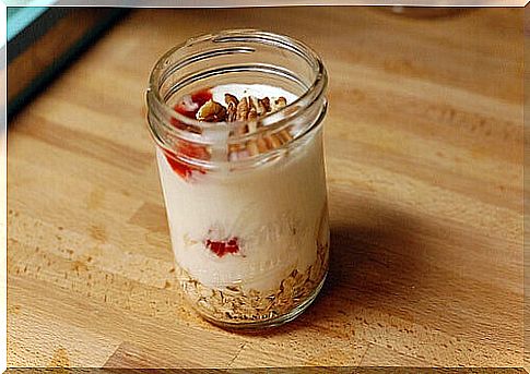 Yogurt with oats