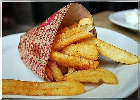 Preparing potatoes in the form of fries