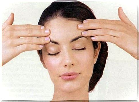 Exercise for your forehead to prevent sagging of the facial skin