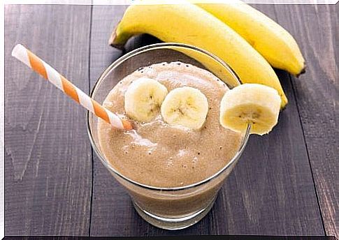 a smoothie of hazelnut milk and banana