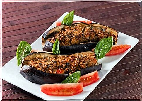 Stuffed eggplant with vegetables and vinaigrette