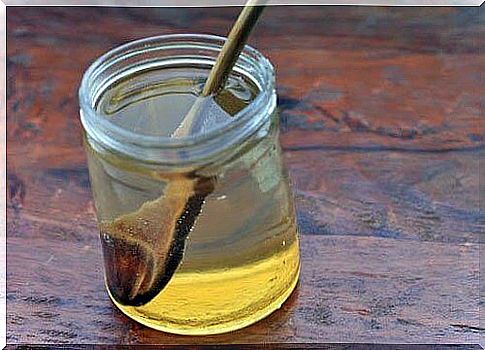 The benefits of drinking water with honey