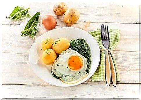 Spinach potatoes and egg