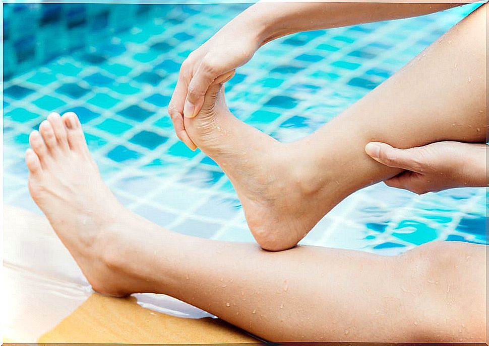 Treating muscle cramps in the legs by stretching